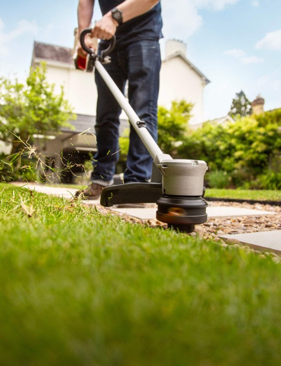 HHT36BXB Domestic Battery Lawn Trimmer Kit hhh36bxb-leaf-blower-product-page-hero-mobile-1600x2080-v2